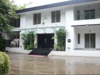 OYO Premium Near Osho Ashram Koregaon Park