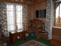 Royal Group of Deluxe Houseboats