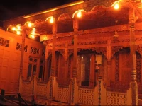 House Boat Young Bombay