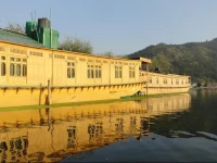 New london House Boats