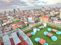 Colina Boutique Hotel & Breezy Sky Bar