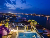 Grand Waterfront Hotel