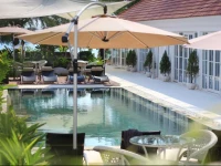 White Boutique Hotel