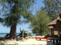 Banana Beach Bungalow & Restaurant