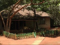 CoveВґs Cottage, Karen