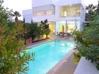 3 Br Villa Centrum 4*