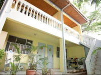 Blue Trailz Hostel & Surf Camp