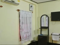 Aham Corner Guesthouse (Aussie Sports Bar Guesthouse)