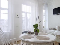 New, bright and very central apartment