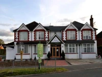 Acorn Lodge Gatwick 4*