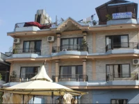 Hotel Confidential 2*