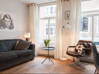 Cosy Canal Belt Apartment