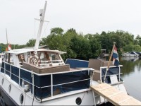 South Centre Houseboat