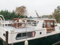 Stylish South Houseboat