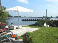 Britts BnB Comfy lake side apartments