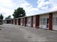 Manhattan Lodge Motel