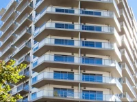 Bianco Off Queen Apartments