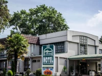 Alpers Lodge & Conference Centre