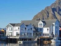 HenningsvГ¦r Bryggehotel