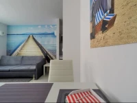 Kawalerka z aneksem kuchennym z widokiem na morze