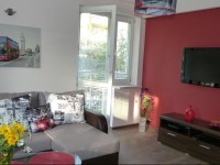 Maple Leaf Apartment