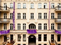 Blooms Inn & Apartments