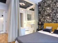 INApartments Peacock