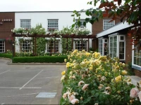 Oaklands Lodge Hotel 2*