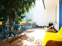 Freddie next to Mercury 3*