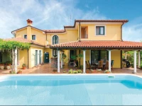 One-Bedroom Apartment Koper with an Outdoor Swimming Pool 04