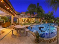 Relaxing Palm Pool Villa and Tropical Garden