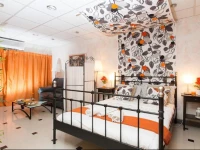 Malliott Petch Apartment with Pool