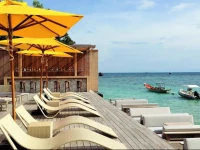 Beach Club by Haadtien