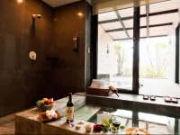 The Loft Seaside Suites