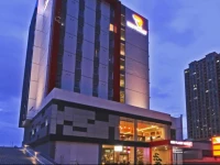 Red Planet Amorsolo Makati, Manila