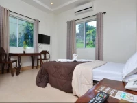 Villa de Sierra Vista Bay and Mountain View Inn