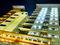 Golden Prince Hotel & Suites