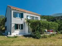 Obala Ohmucevica I Holiday Home