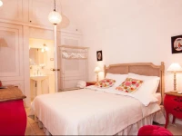 City Walls Chic Room