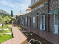 Eight Roses Guest House