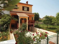 Valbandon 9 Holiday Home