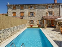 Gajana Four-Bedroom Holiday Home 1