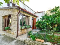 in Liznjan with Three-Bedrooms 1 Holiday Home