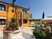 in Mali Vareski with Two-Bedrooms 1 Holiday Home