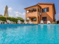 Liz III Holiday Home