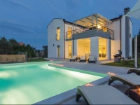 Stinjan with Hot Tub 242 Holiday Home