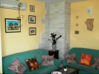 Artistic and cozy for 4 in the center