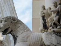 Split with Fireplace 08 Holiday Home