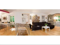 Old Square Duplex with Terrace