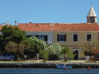 Donje More III Holiday Home